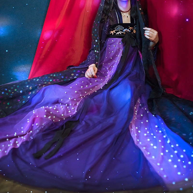 渐变珍珠星空绣花传统汉服定制