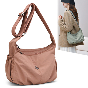 大容量斜挎包女式新款上班通勤单肩包轻便旅行帆布挎包多层流浪包