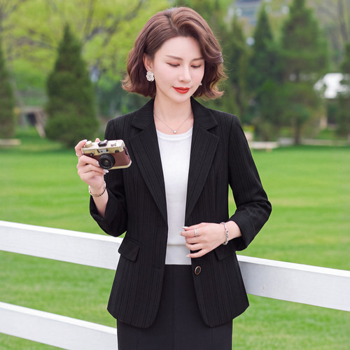 外套中年女士洋气短款小西服