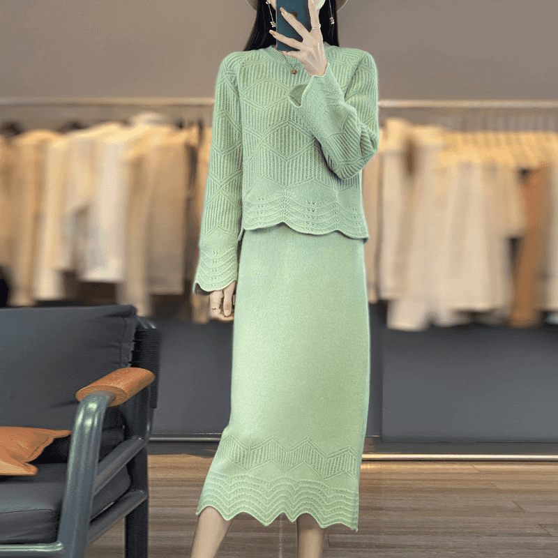 LY2436 100羊毛衫圆领镂空花边袖针织吊带裙两件套重工套装