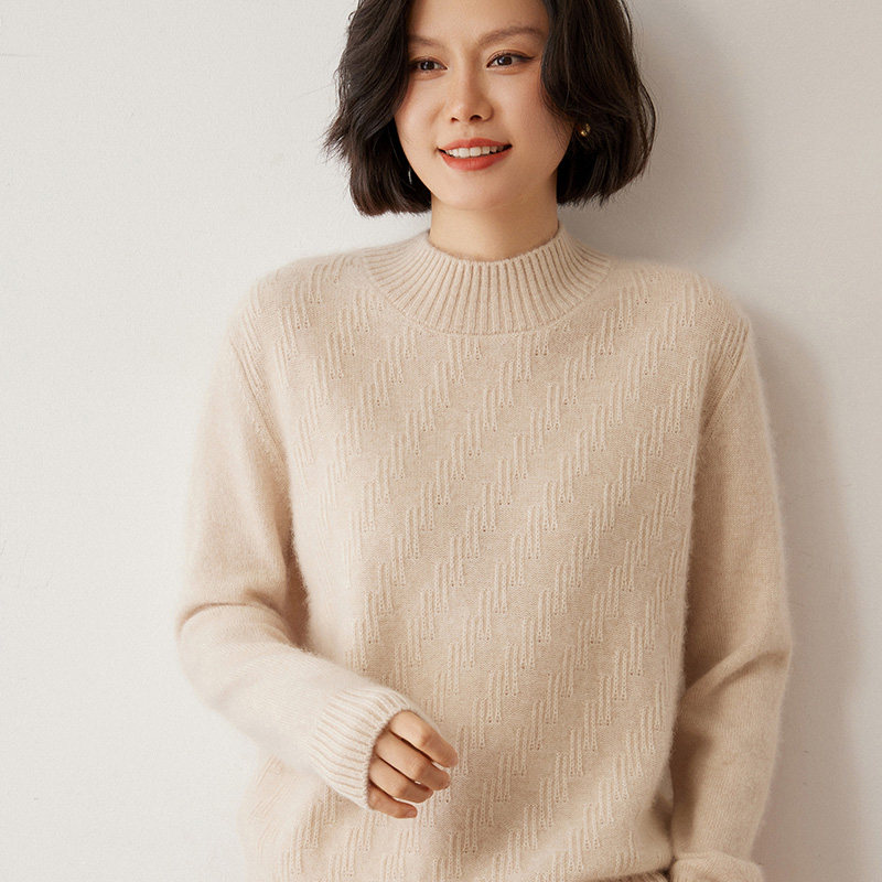 MQL407秋冬半高领羊绒衫女士保暖坑条纹理宽松软糯针织毛衣上衣