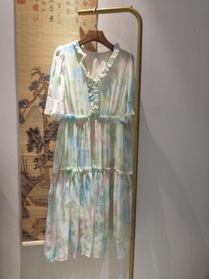 100桑蚕丝顺纡真丝印花连衣裙女夏季年轻款真丝收腰中长款连衣裙