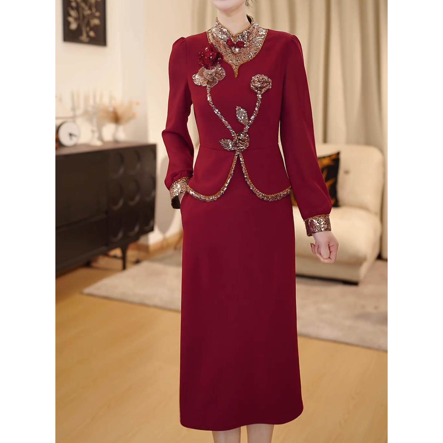 新中式假两件复古刺绣连衣裙女2026春季新款气质端庄立领中长裙子