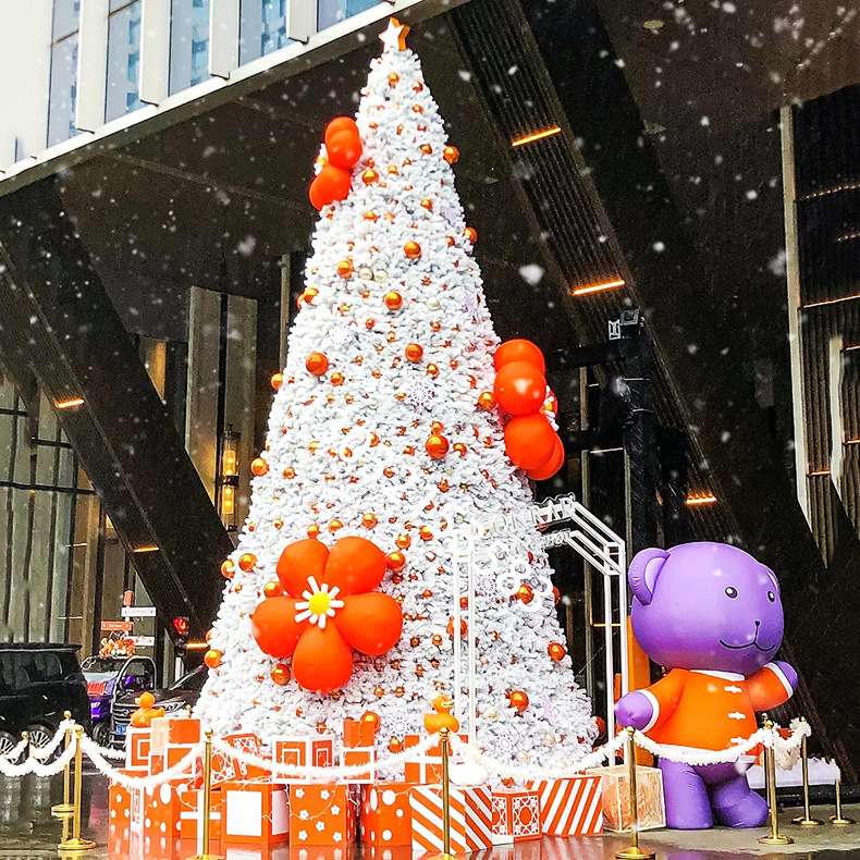 圣诞节装饰新品网红白色挂枝普通大型圣诞树 LED彩色灯光圣诞树