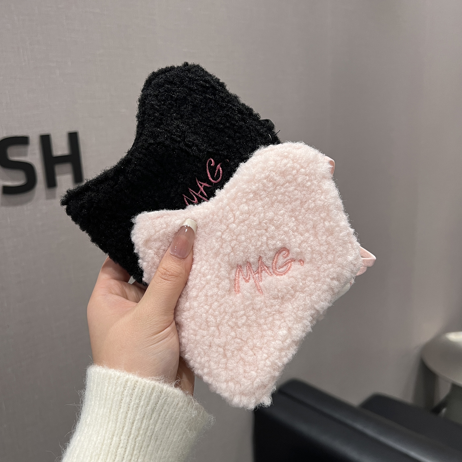 冬季加厚保暖羊羔毛绒口罩女防风防寒高颜值毛绒面罩骑行情侣款