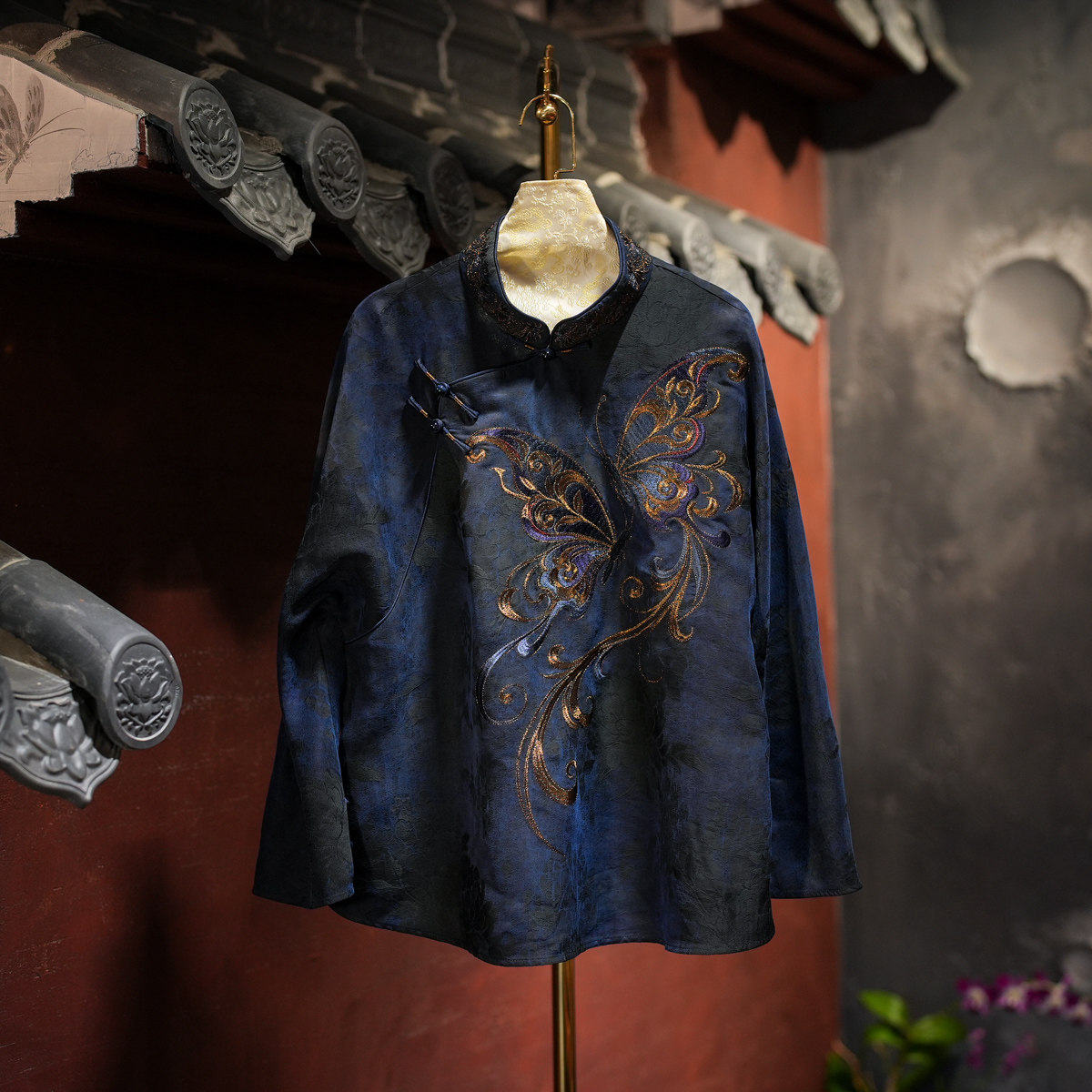 蓝大桑蚕丝2025秋蝴蝶刺绣上衣