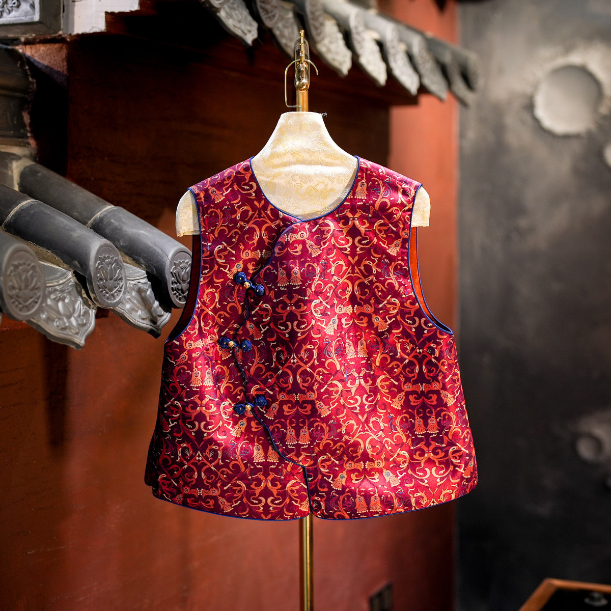 蓝大新中式圆领红色蜀锦宽松马甲