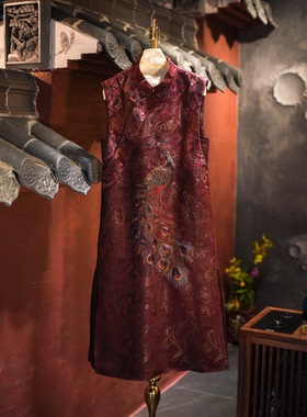 蓝大原创女装喜庆回门红色孔雀刺绣桑蚕丝立领无袖长款连衣裙5647