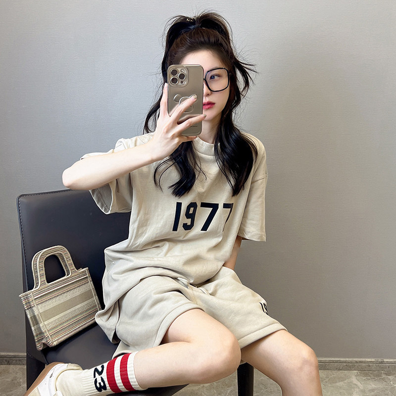 2024 새로운 스타일의 패셔너블한 캐주얼 인터넷 연예인 운동복 러닝 반바지 여성 여름을 위한 반팔 한국 투피스 슈트