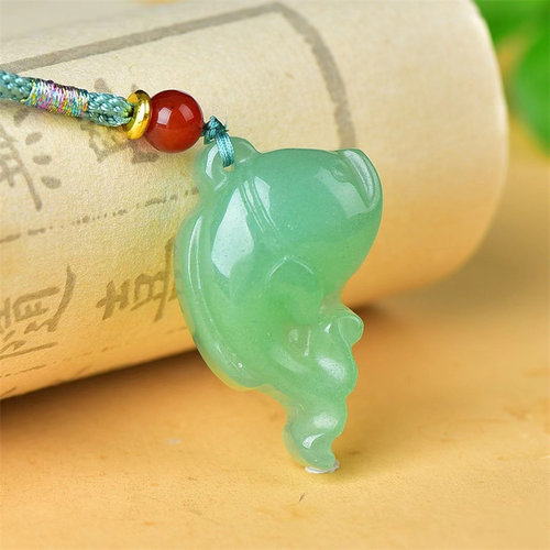 天然绿东陵玉海豚吊坠
