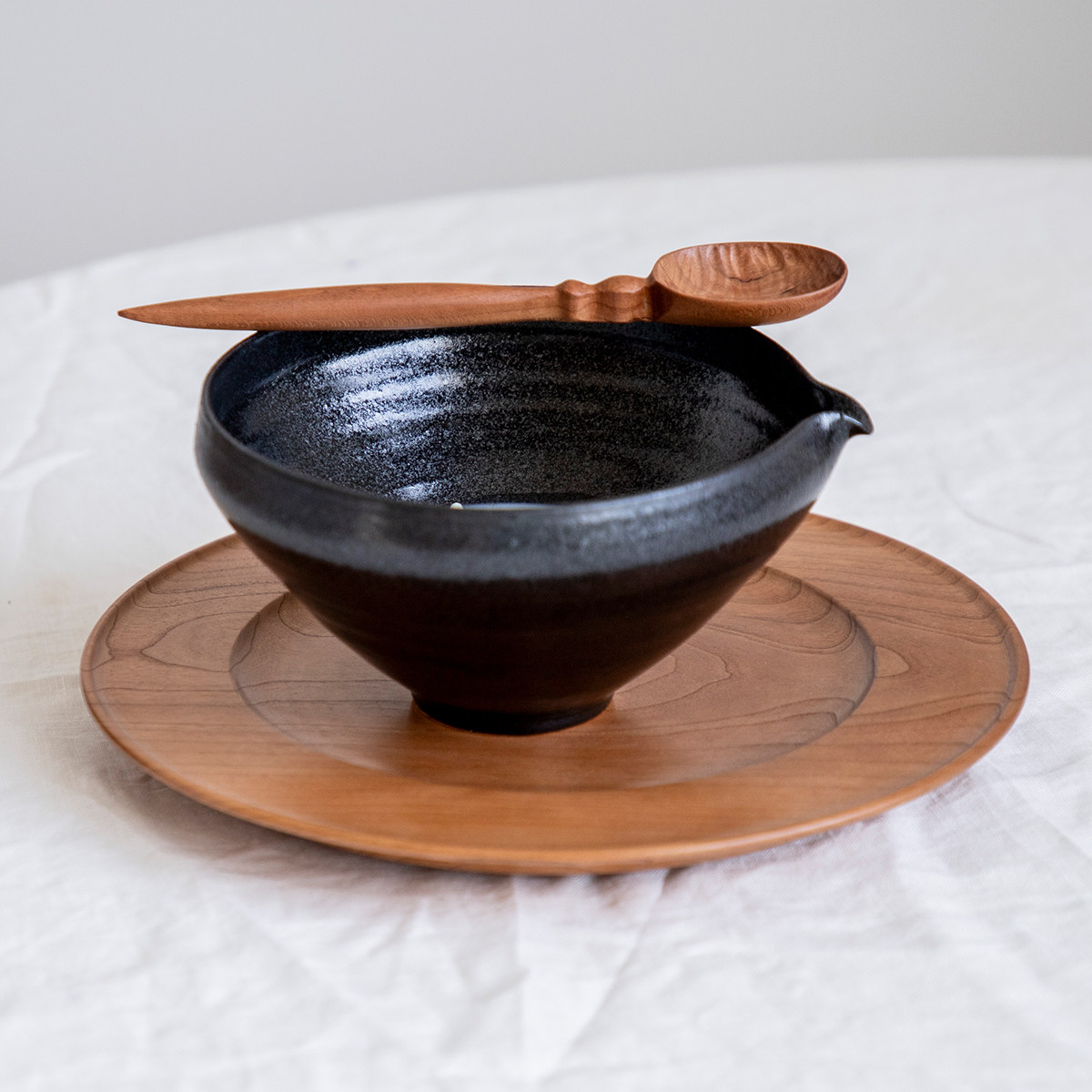 三宅家食器 日式粗陶黑釉匀杯 点茶公道碗鹰嘴分茶器抹茶碗片口碗