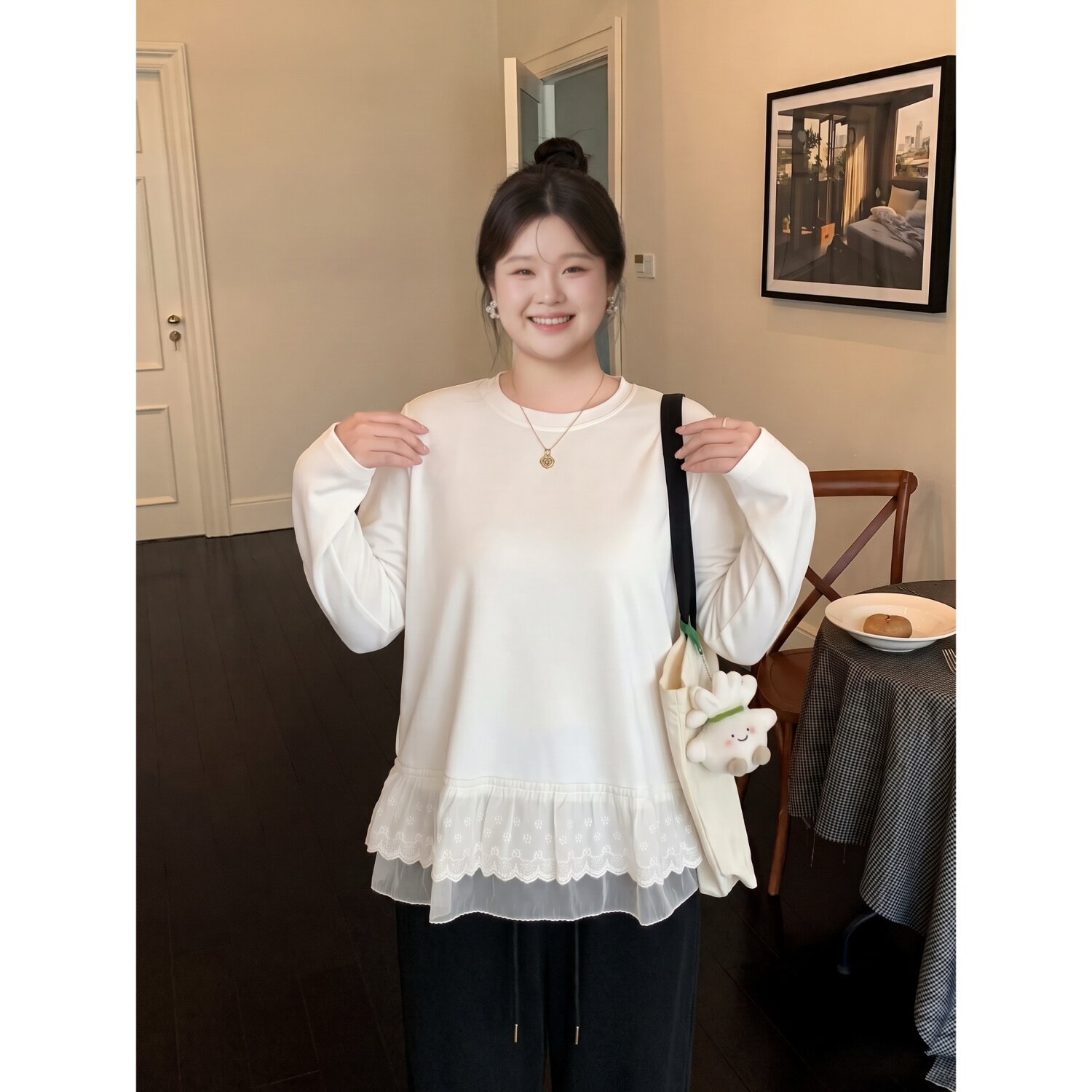 梵朵大码女装秋季新款巨显瘦宽松打底衫蕾丝拼接长袖T恤潮4442R
