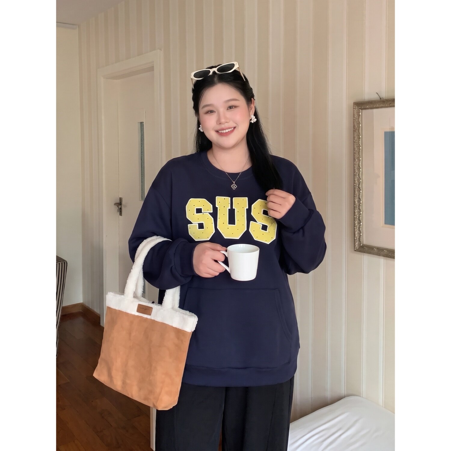 梵朵大码女装冬季韩系休闲梨型身材加绒卫衣圆领显瘦上衣4445R