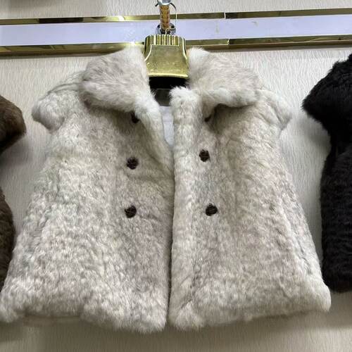 奶霜晕染进口安哥拉小奶兔松弛千金双色毛斗篷马甲真皮草奶霜外套