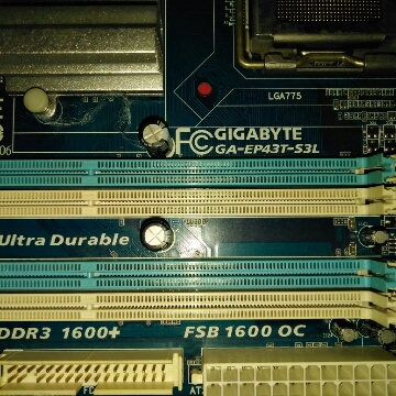 技嘉P43主板GA-EP43T-S3L主板4条内存槽DDR3,包好用