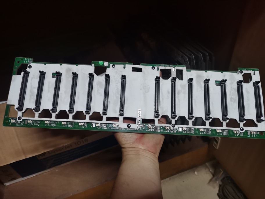 PowerVault 220s SCSI背板SCSI硬盘背板 nh323
