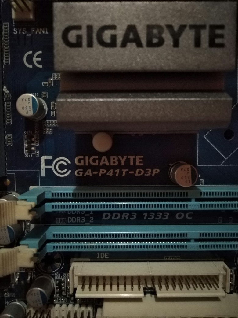 技嘉P41T主板GA-P41T-D3P DDR3内存大板成色新