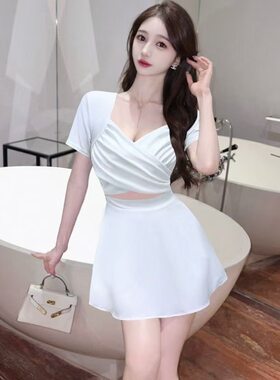 辣妹女装心机镂空短袖性感低胸白