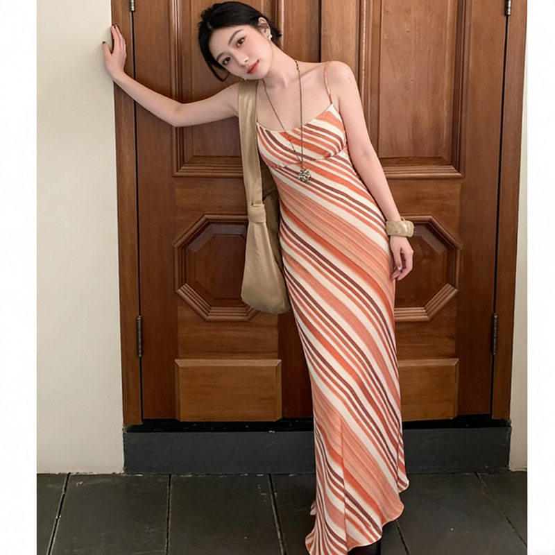 法式复古橙白条纹吊带连衣裙女夏 收腰显瘦开叉气质度假风长裙潮