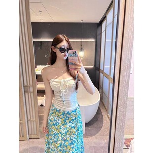 早春夏裙子套装海岛度假碎花辣妹半身裙设计感绑带挂脖上衣俩件套
