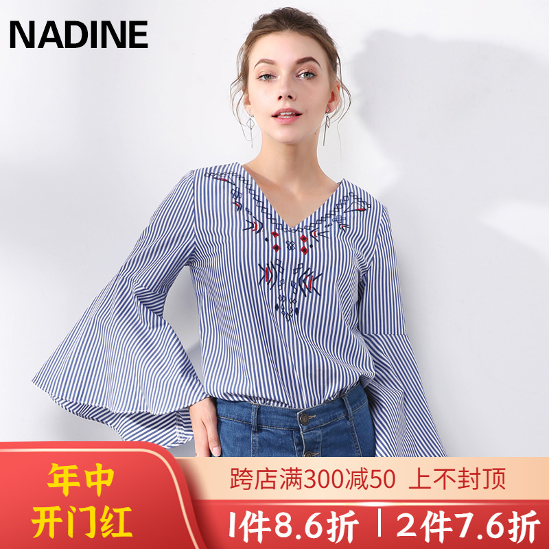 NADINE春装天丝棉时尚喇叭袖绣花V领蓝条纹衬衫女长袖宽松版上衣