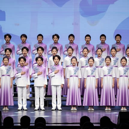 儿童合唱团2026初中小学生爱国主题演讲诗歌朗诵比赛紫色演出服装