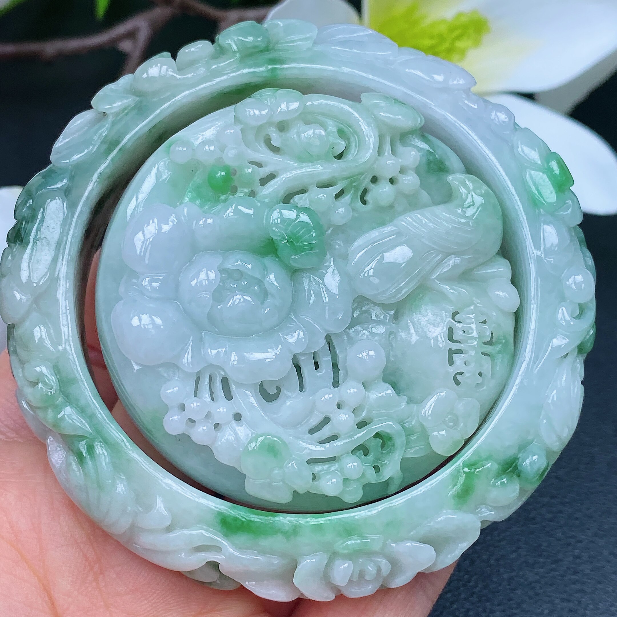 天然缅甸Ａ货精雕55.6圈口飘绿花翡翠雕花手镯套装