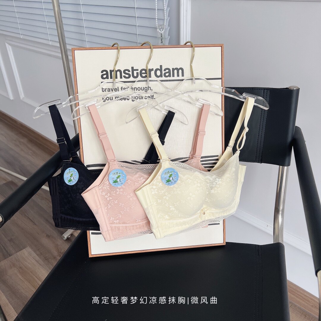 新款轻奢梦幻凉感抹胸内衣女无钢圈小胸聚拢收副乳防走光柔软胸罩