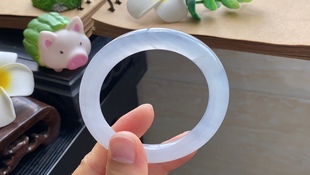 犹如月光般温柔动人 3.19批2035号52.9 圆条 9.3翡翠手镯 9.5