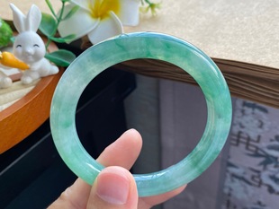 添了几分随性与雅致 9.3青绿色飘花镯 9.7 3.30批2496号54.3