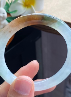 12.11批11692号，51.2-7.3-9很特别冰红茶色！颜色的层次感很强！