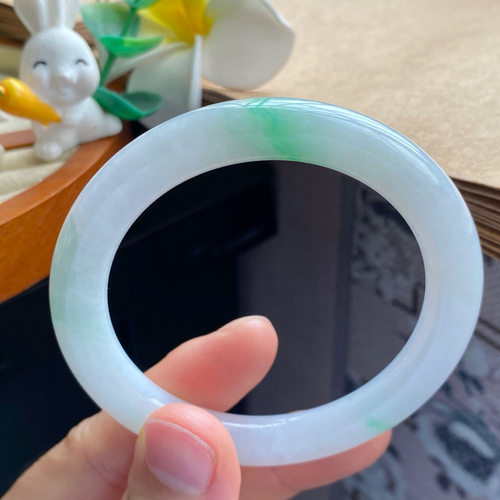 4.16批1853号53.5-8.7-9.1飘阳绿圆条！素净的底子飘绿花！