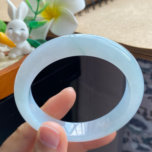 感觉 3.25批2287号56 浅绿色给人清浅柔和 8.7翡翠手镯 12.4