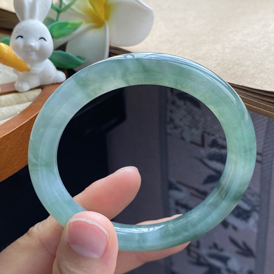 3.31批1206号56.4-9.4-9.1！圆条！冰油绿飘花镯！