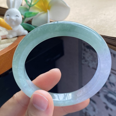 4.18批1920号56.2-10.3-8.6冰油绿淡彩镯！色泽很清爽！