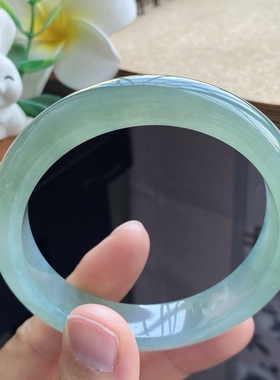 4.3批2632号57.1-12.6-8.2 冰湖水绿镯！底子澄澈清冽！