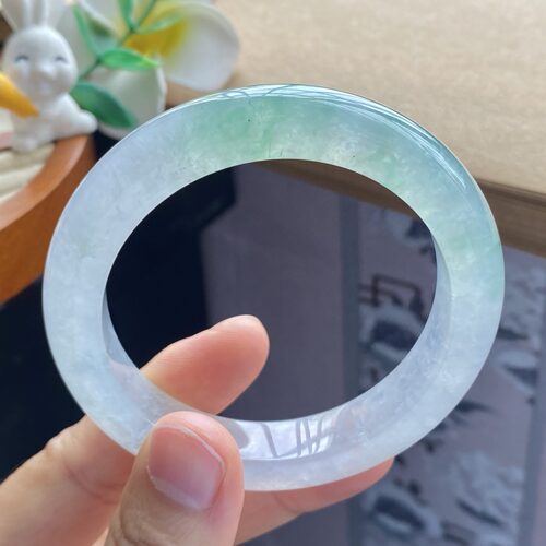 9.3批10097号55-12-9.5冰透飘绿镯！婉转飘逸！翡翠手镯！