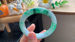 5.21批4648号55.6-11.6-9.1青翠阳绿颜色鲜艳漂亮！一明一暗！