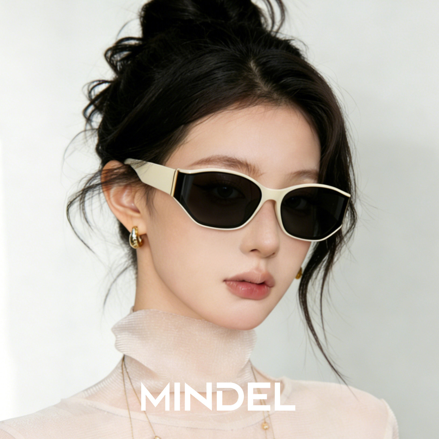 曲面屏白框墨镜女2026新款高级感复古显脸小海边防紫外线太阳眼镜