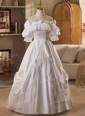 恋之辰法式古董出门复古缎面2025新款轻婚纱在逃公主港风旅拍影楼