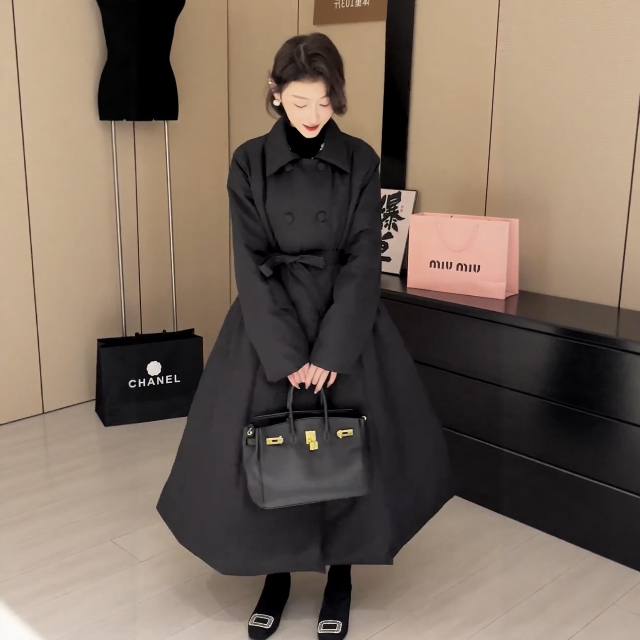 设计师原创极简赫本风翻领长款收腰羽绒服外套气质显瘦大裙摆外套