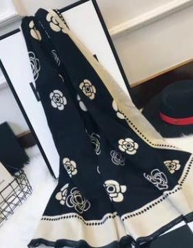 韩版新款冬季女士山茶花仿羊绒围巾时尚大牌保暖饰品披肩空调披肩