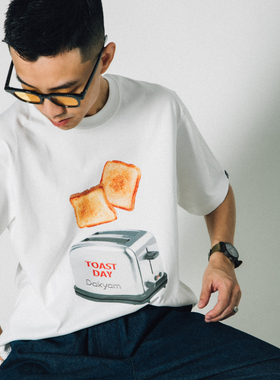 DAKYAM(达人)Tuesday Toast  Popup 周二多士面包机印花短袖TEE恤