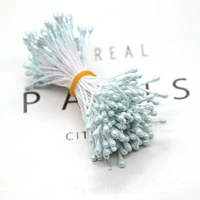 Один светло -голубой, около 150 штук