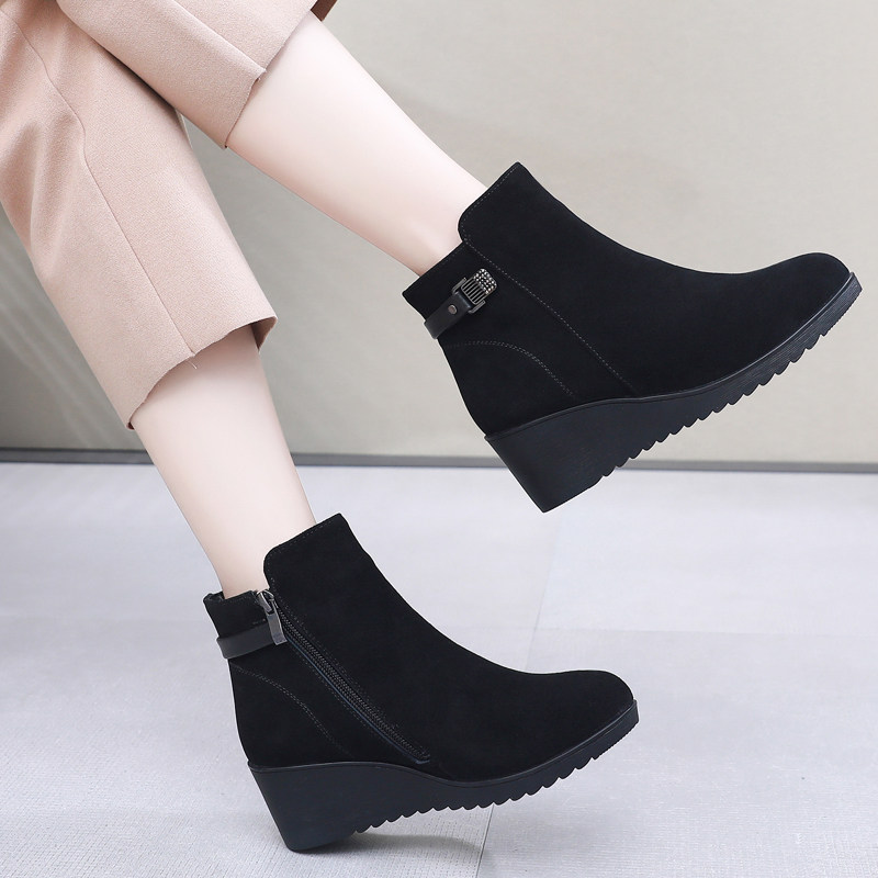 真皮靴子女秋冬短靴加绒黑色棉靴坡跟妈妈鞋单靴磨砂大码女靴百搭