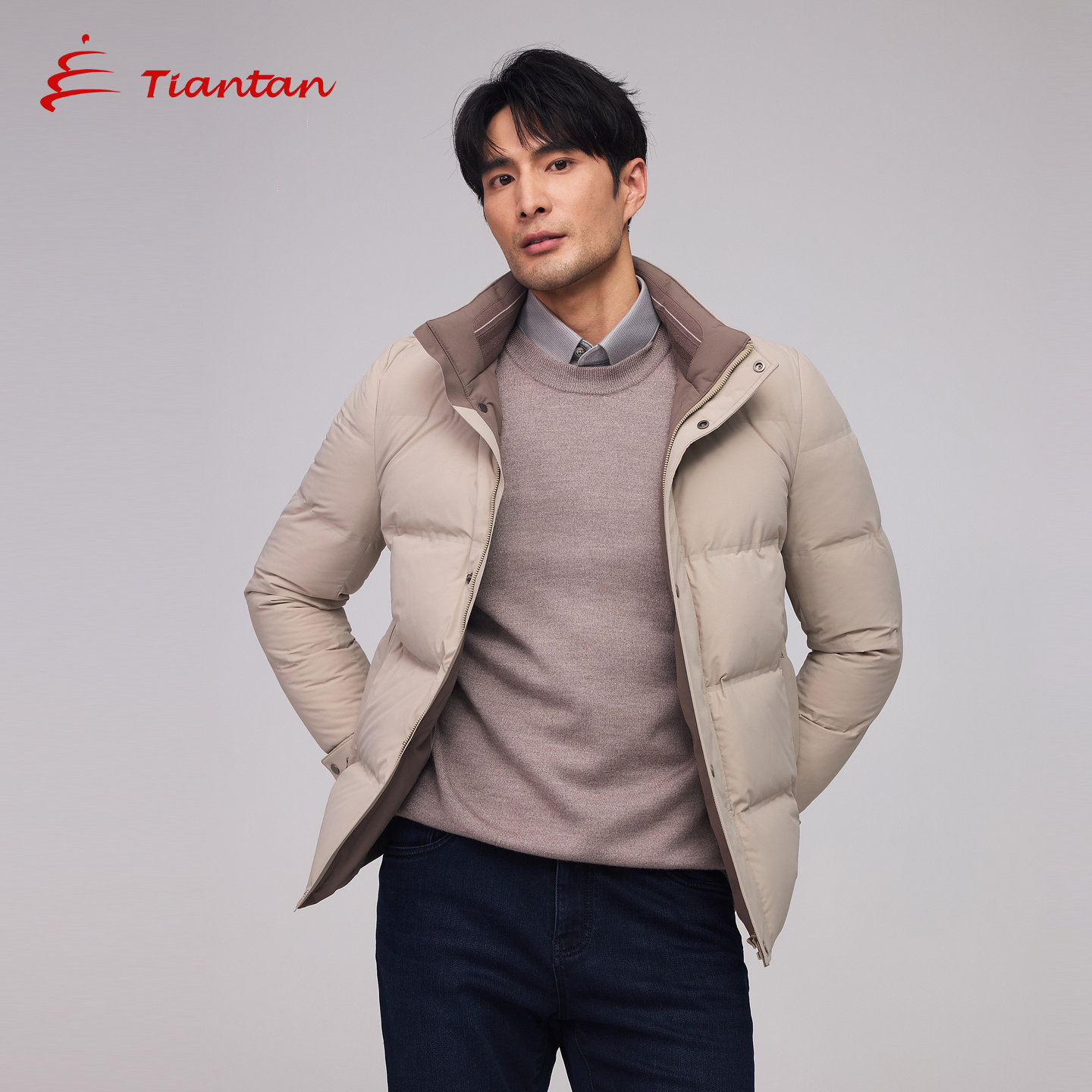 天坛短款羽绒服男立领无帽米杏色商务轻薄保暖浅色时尚冬季外套新
