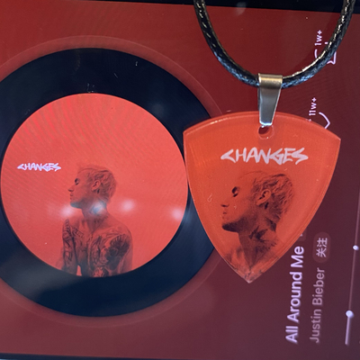 Justin Bieber贾斯汀比伯周边项链专辑亚克力swag吉他拨片配饰