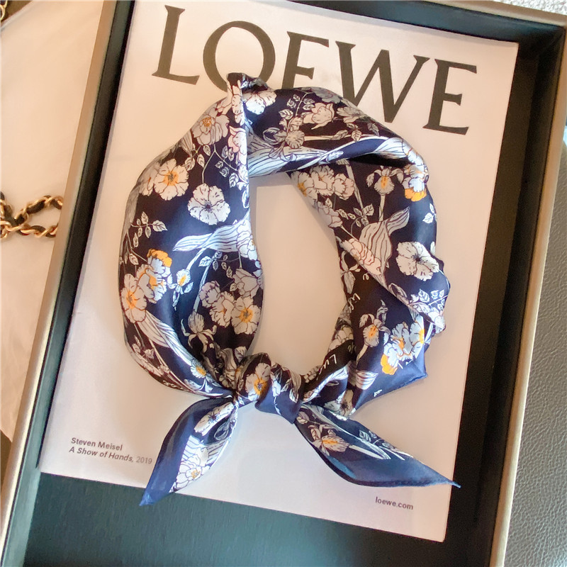 杭州丝绸真丝小方巾女桑蚕丝围巾真丝丝巾韩版百搭春秋季气质领巾