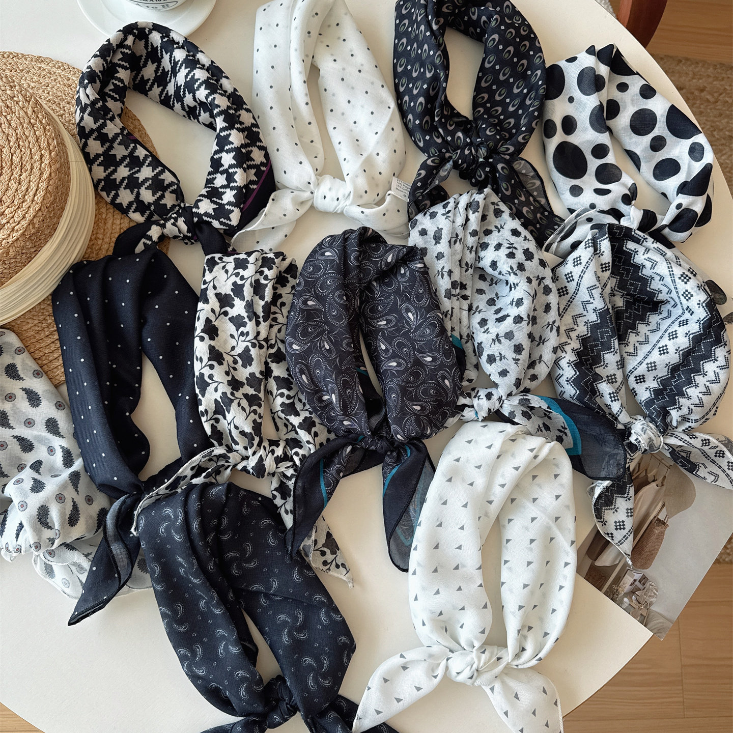 2025秋冬新款百搭装饰包头巾黑白花小方巾丝巾领巾围巾绑腰上搭配