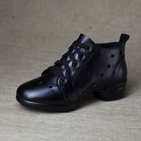 Черная корова, ударяясь